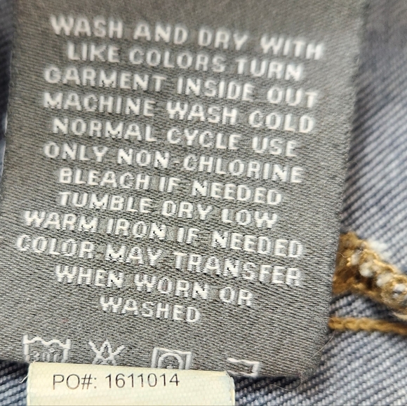 Torrid Denim Jacket Blue Classic Fit Button Front Trucker Style Women Size 2 - Picture 6 of 6